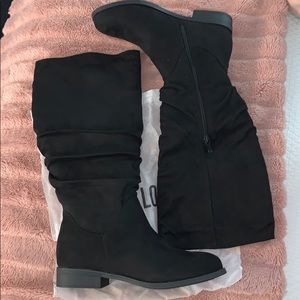 Black winter boots